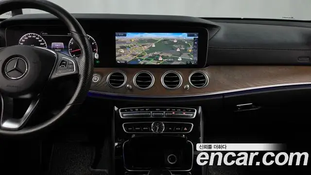 Mercedes-Benz E-Class 2018 — Photo 15/20