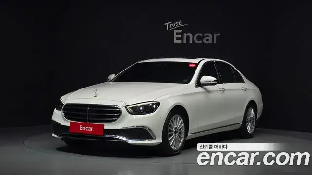 Mercedes-Benz E-Class 2021 — Photo 1/20