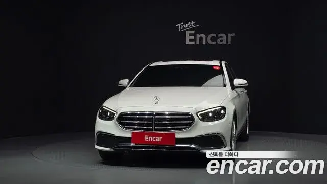 Mercedes-Benz E-Class 2021 — Photo 13/20