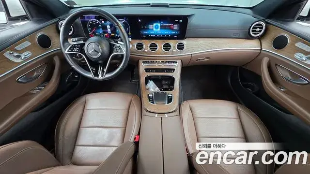 Mercedes-Benz E-Class 2021 — Photo 10/20