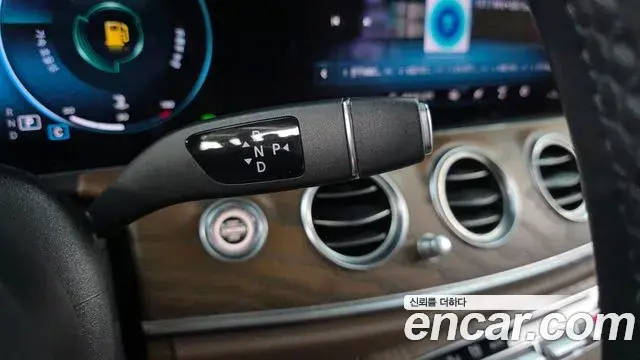 Mercedes-Benz E-Class 2021 — Photo 7/20