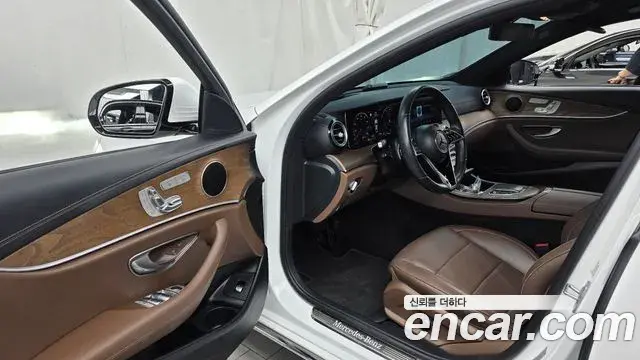 Mercedes-Benz E-Class 2021 — Photo 4/20