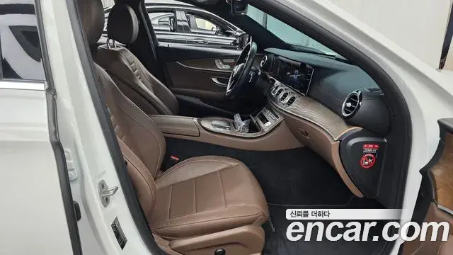 Mercedes-Benz E-Class 2021 — Photo 14/20