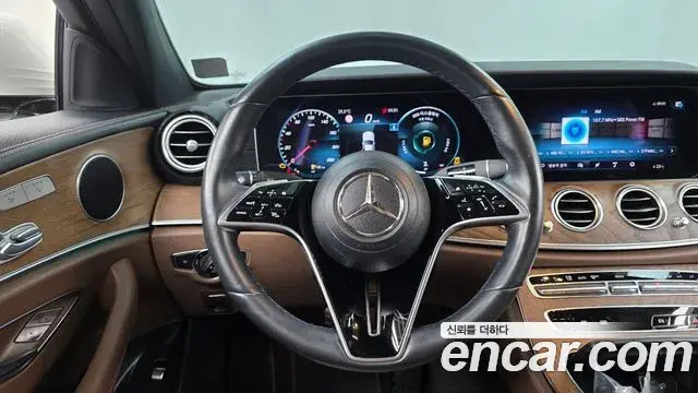 Mercedes-Benz E-Class 2021 — Photo 3/20