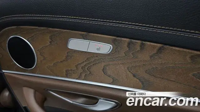 Mercedes-Benz E-Class 2021 — Photo 11/20