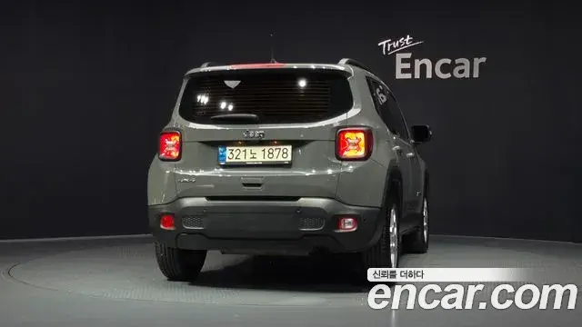 Jeep Renegade 2022 — Şəkil 28/32