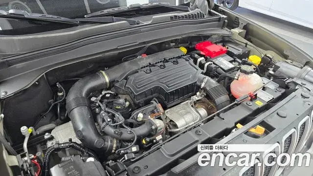 Jeep Renegade 2022 — Şəkil 23/32