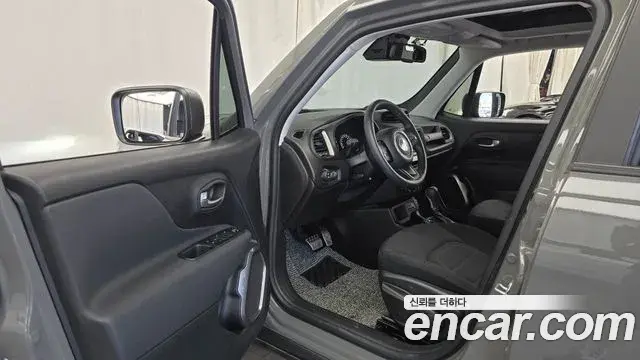 Jeep Renegade 2022 — Şəkil 31/32