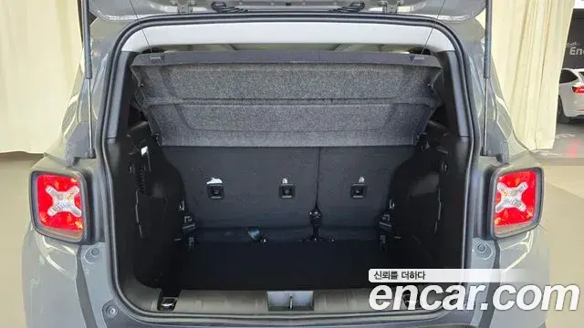 Jeep Renegade 2022 — Şəkil 18/32