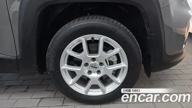 Jeep Renegade 2022 — Şəkil 27/32