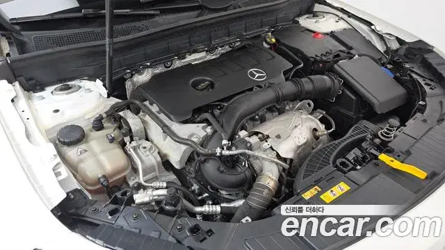Mercedes-Benz GLB-Class 2023 — Фото 6/20