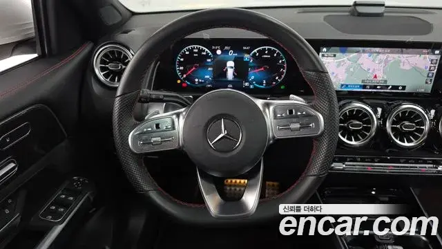 Mercedes-Benz GLB-Class 2023 — Фото 12/20