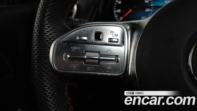 Mercedes-Benz GLB-Class 2023 — Фото 17/20
