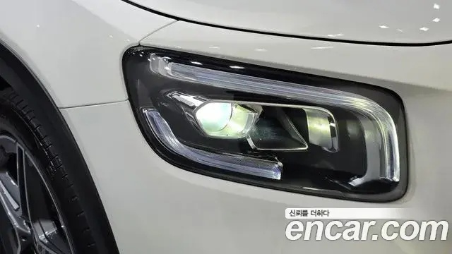 Mercedes-Benz GLB-Class 2023 — Photo 29/33