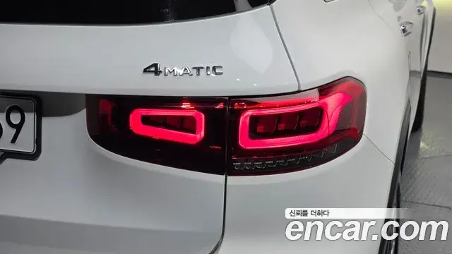 Mercedes-Benz GLB-Class 2023 — Photo 28/33