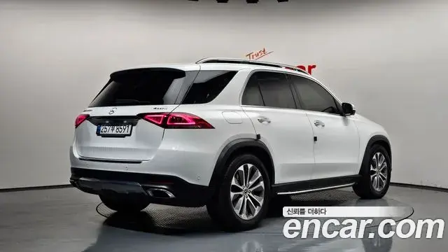 Mercedes-Benz GLE-Class 2022 — Photo 10/20
