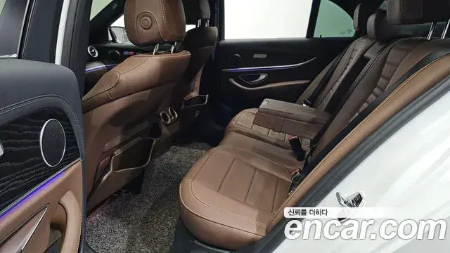 Mercedes-Benz E-Class 2022 — Фото 12/20