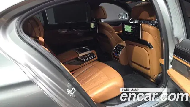 BMW 7 Series 2019 — Фото 11/20