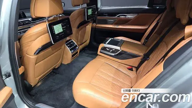 BMW 7 Series 2019 — Фото 12/20