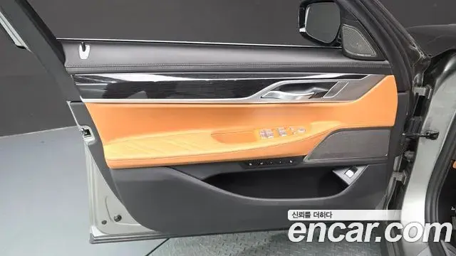 BMW 7 Series 2019 — Photo 10/35