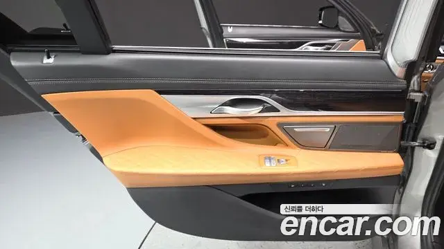 BMW 7 Series 2019 — Photo 13/35