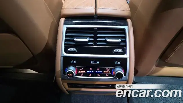 BMW 7 Series 2019 — Photo 17/35