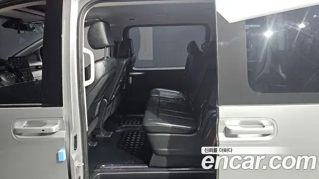 Hyundai Staria 2021 — Photo 9/31