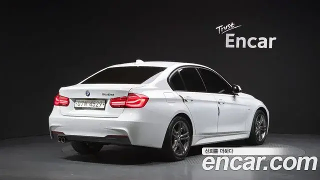BMW 3 Series 2018 — Фото 2/20