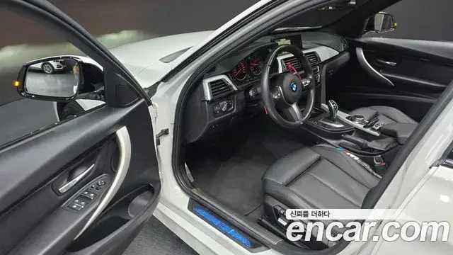 BMW 3 Series 2018 — Фото 10/20