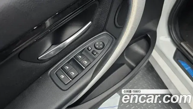 BMW 3 Series 2018 — Фото 15/20