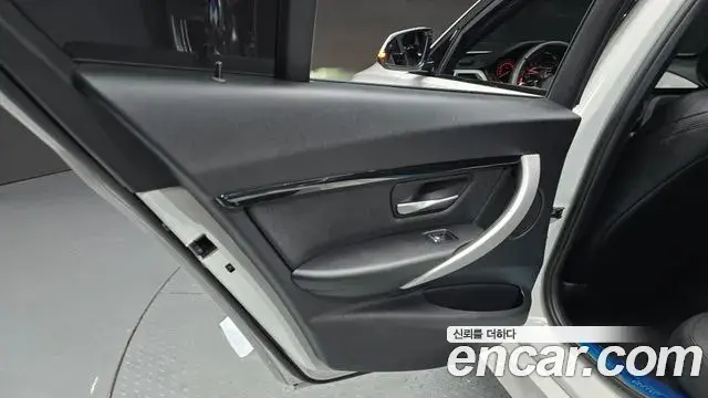 BMW 3 Series 2018 — Şəkil 10/31
