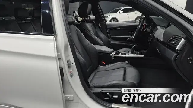 BMW 3 Series 2018 — Şəkil 11/31