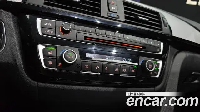 BMW 3 Series 2018 — Şəkil 7/31