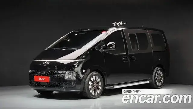Hyundai Staria 2023 — ფოტო 3/32