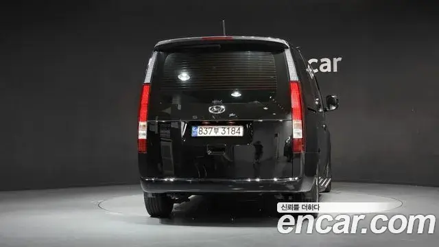 Hyundai Staria 2023 — ფოტო 29/32