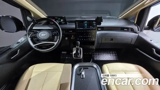 Hyundai Staria 2023 — ფოტო 5/32
