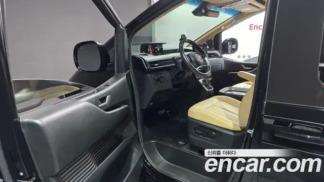 Hyundai Staria 2023 — ფოტო 14/32