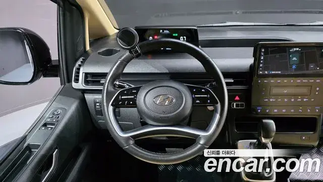 Hyundai Staria 2023 — ფოტო 15/32