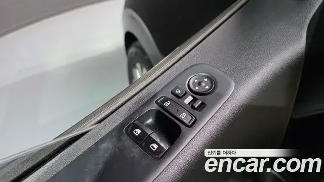 Hyundai Staria 2023 — ფოტო 9/32