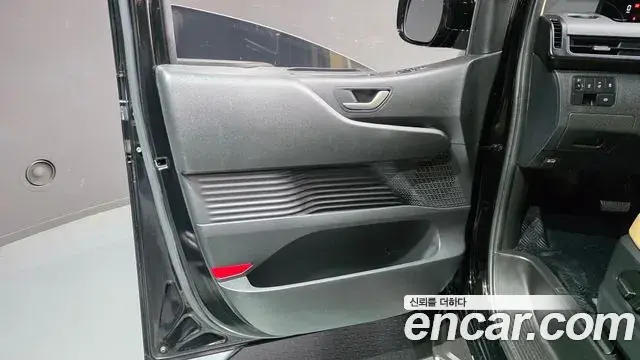 Hyundai Staria 2023 — ფოტო 26/32