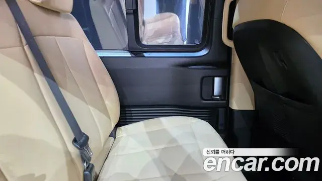 Hyundai Staria 2023 — ფოტო 32/32