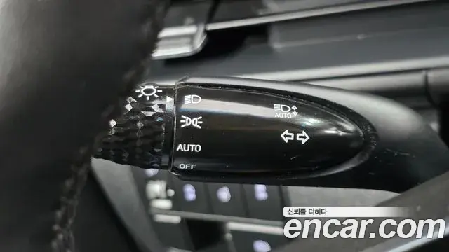 Hyundai Staria 2023 — ფოტო 30/32