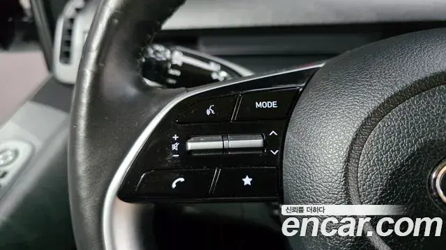 Hyundai Staria 2023 — ფოტო 19/32