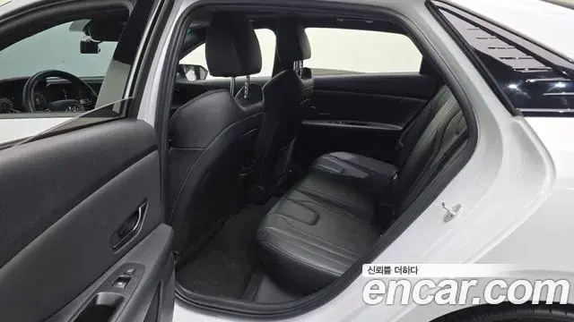 Hyundai The New Avante Hybrid 2022 — Photo 8/20