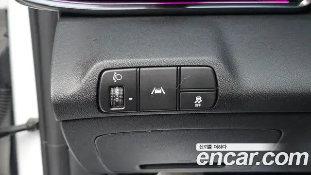 Hyundai The New Avante Hybrid 2022 — Photo 17/20