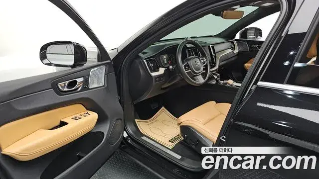 Volvo XC60 2018 — Фото 8/20