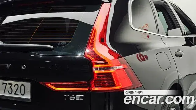Volvo XC60 2018 — Photo 31/31