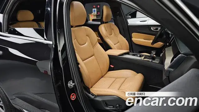 Volvo XC60 2018 — Photo 10/31