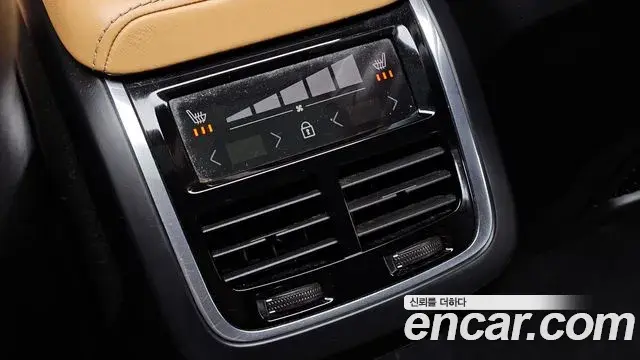 Volvo XC60 2018 — Photo 15/31