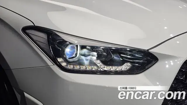 Hyundai Veloster 2019 — Şəkil 12/35